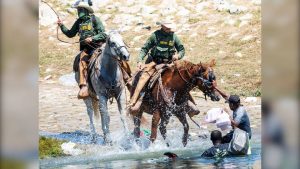 h1-border-patrol-whips-haitian-migrants